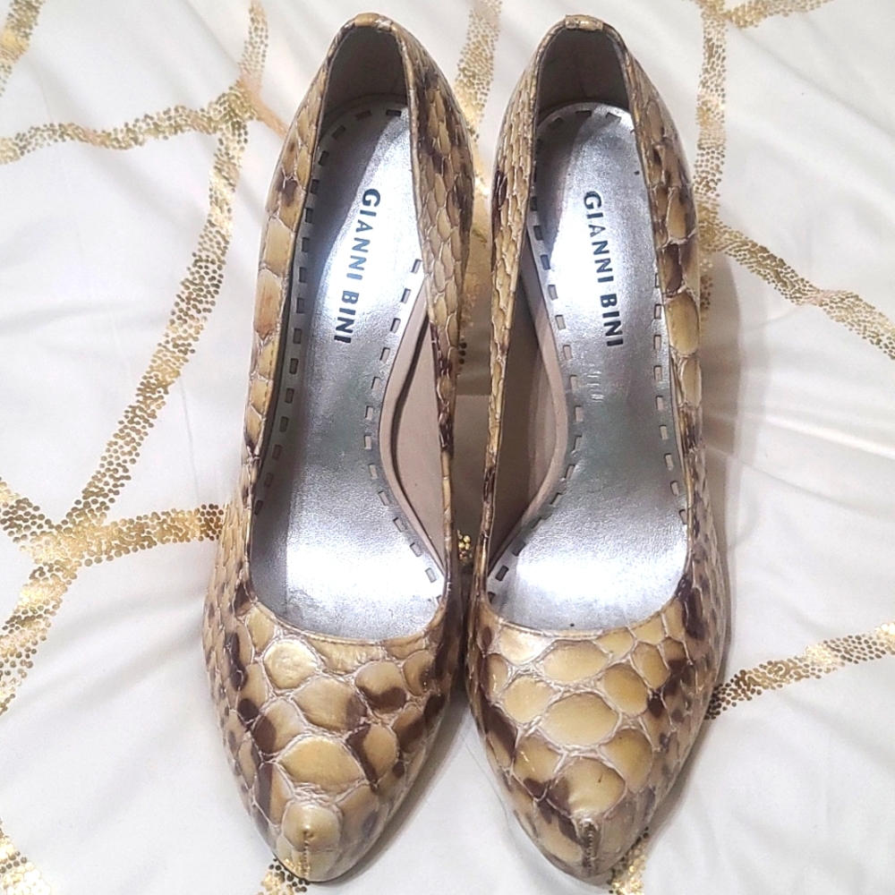 Gianni Bini Golden Snake Print Heels. Only used once!